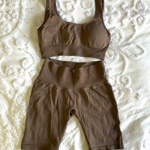 The VERVE workout set. Like new. Colour: Nude